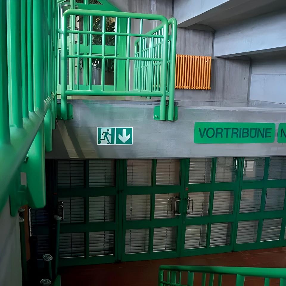 Kierunek do wyjścia drogi ewakuacyjnej w prawo - 15.0008 - obrazek 2