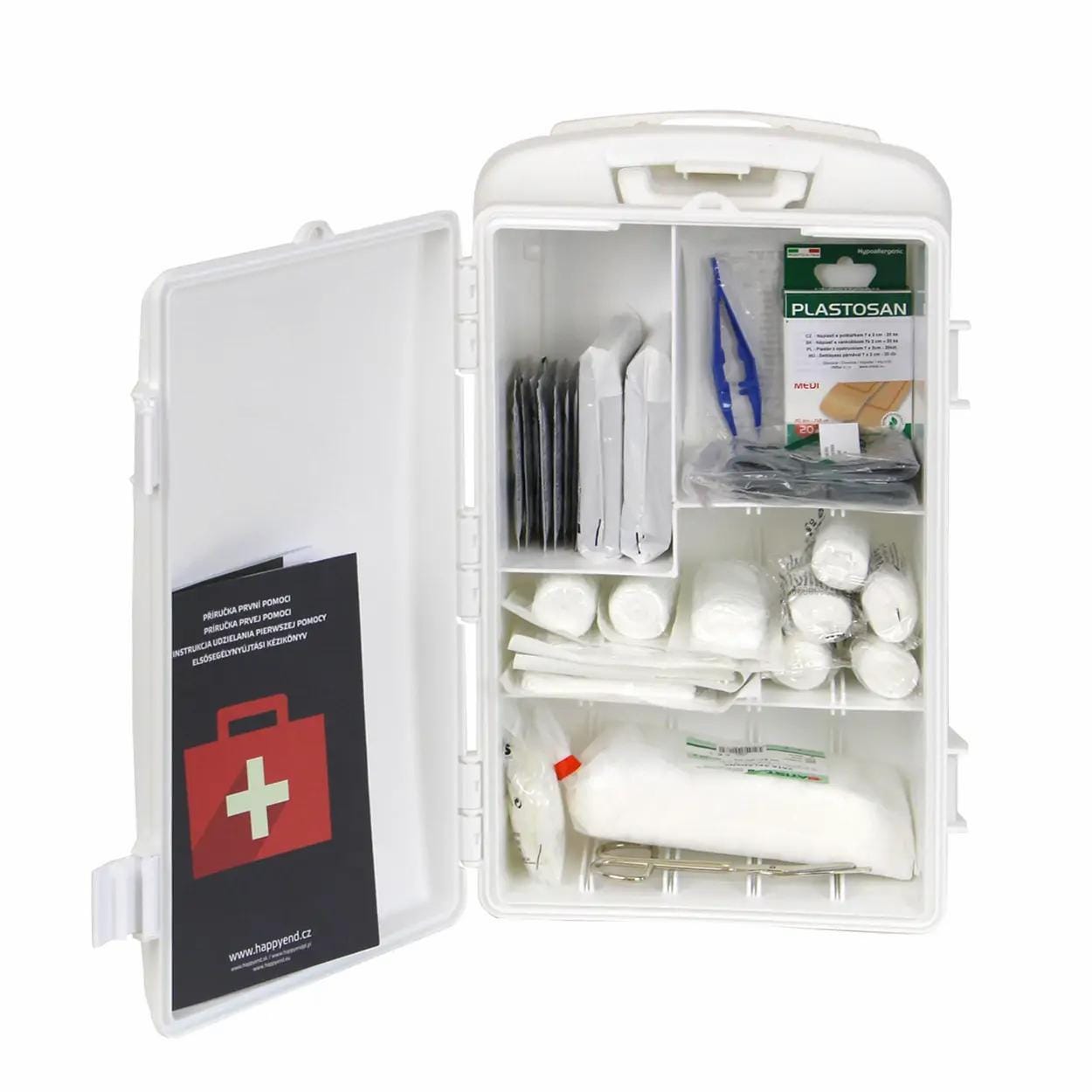 Zestaw pierwszej pomocy w białej apteczce, z widocznością materiałów opatrunkowych, plastrów, gazików oraz instrukcji. Idealny dla zapewnienia bezpieczeństwa pracy oraz środków awaryjnych w sytuacjach kryzysowych.