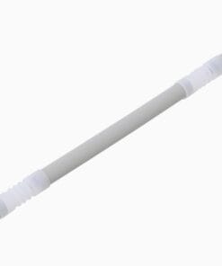 Przedmiot przedstawia prosty, szary pręt z białymi złączkami, używany w ekologicznym wyposażeniu lub urządzeniach do ochrony środowiska. Idealny do zastosowań wymagających wytrzymałości oraz łatwego montażu.