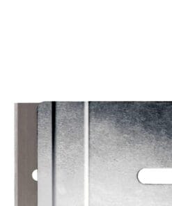 Zbliżenie na metalowy element z wycięciami, prostokątny kształt, w kolorze srebrnym. Idealny do zastosowań w budownictwie lub pracach montażowych, zapewniający solidność i bezpieczeństwo. W kontekście środowiska, może wspierać ekologię poprzez ograniczenie odpadów.