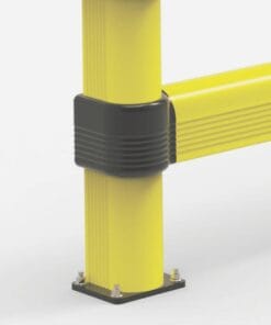 Żółty system ochronny z czarnym złączem, łączący słup z poziomymi belkami, wykorzystywany w zabezpieczeniach i ochronie środowiska w miejscu pracy, minimalizujący ryzyko wypadków.