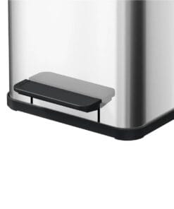 Stylowy kosz na śmieci z metalowym wykończeniem i praktycznym pedałem, umożliwiającym otwieranie bez użycia rąk. Idealny do ekologicznych rozwiązań w domu, ułatwiający segregację odpadów i dbanie o środowisko.