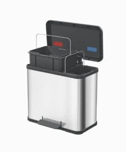 Pojemnik na odpady o nowoczesnym wyglądzie, wykonany ze stali nierdzewnej, z dwoma wewnętrznymi koszami do segregacji odpadów. Posiada pokrywę z oznaczeniami kolorystycznymi dla łatwego rozróżnienia. Idealny do użytku domowego, promuje ekologiczne podejście do ochrony środowiska.
