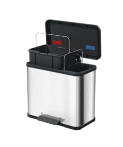 Pojemnik na odpady o podwójnej komorze, wykonany z materiały ze stali nierdzewnej. Posiada zewnętrzną klapkę oraz funkcję pedała, co ułatwia segregację odpadów. Oznaczenie kolorami na wieczku wskazuje różne frakcje odpadów, co wspiera działania w zakresie ekologii i ochrony środowiska.