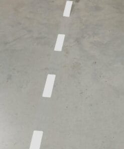 Alternative view of XP 150 - Bardzo wytrzymała taśma, linia przerywana, biała - BY 22B61